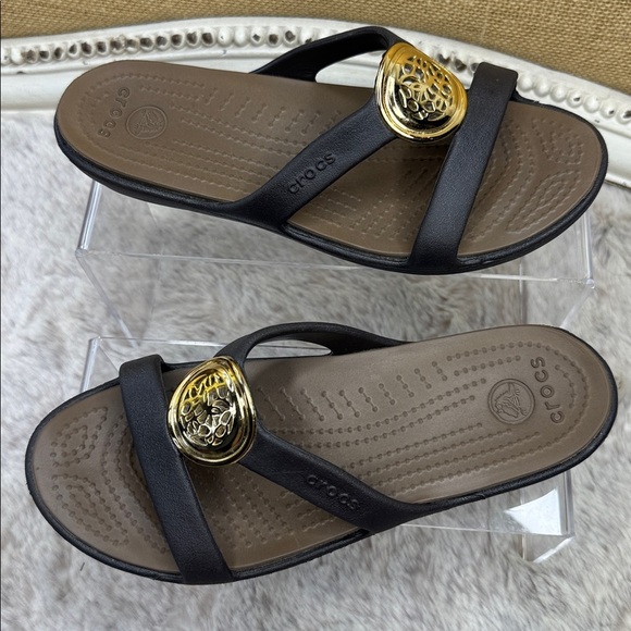 CROCS | Sanrah Slip On Hammered Teardrop 
Comfort Sandals, Size 5 - Picture 3 of 11